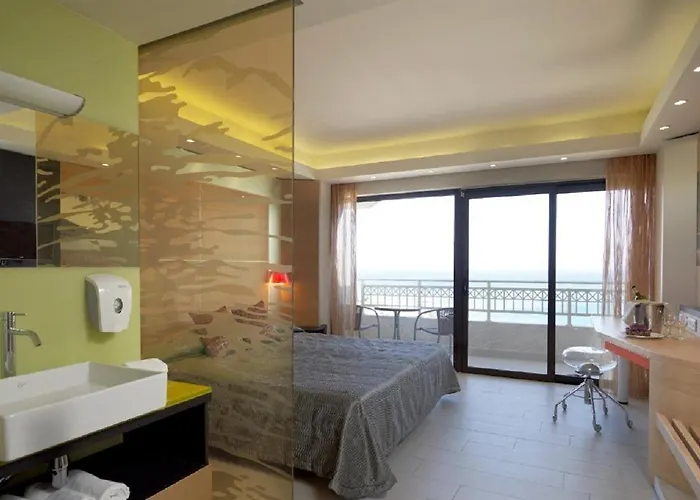 Esperos Mare & 4* פליראקי