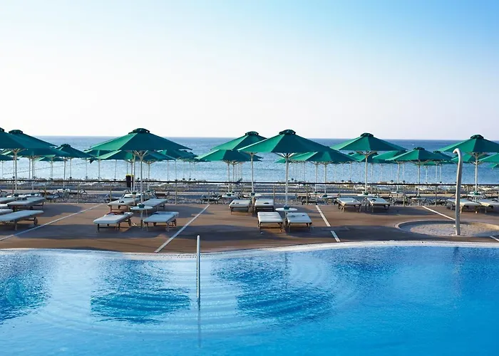 Esperos Mare & فندق فاليراكي