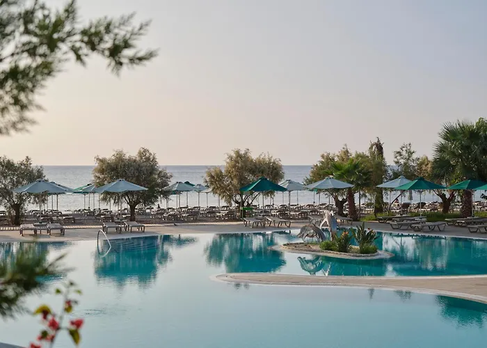 Esperos Mare & فندق فاليراكي